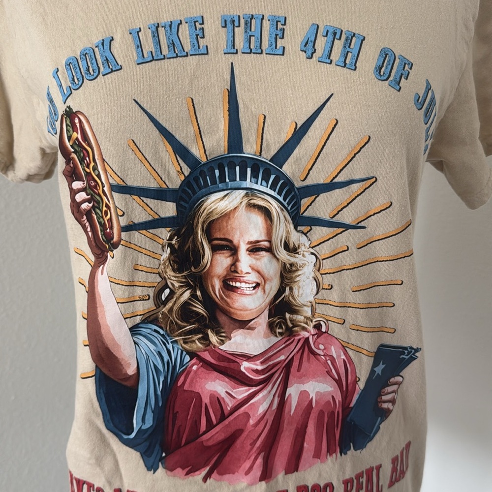 Jennifer Coolidge Legally Blonde 4th of July Statue of Liberty Graphic Tee, Sz S - Picture 2 of 8